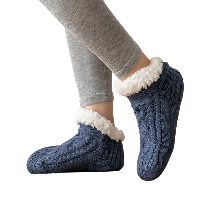 Chaussettes d'hiver antidérapantes en tricot doux pour femme.