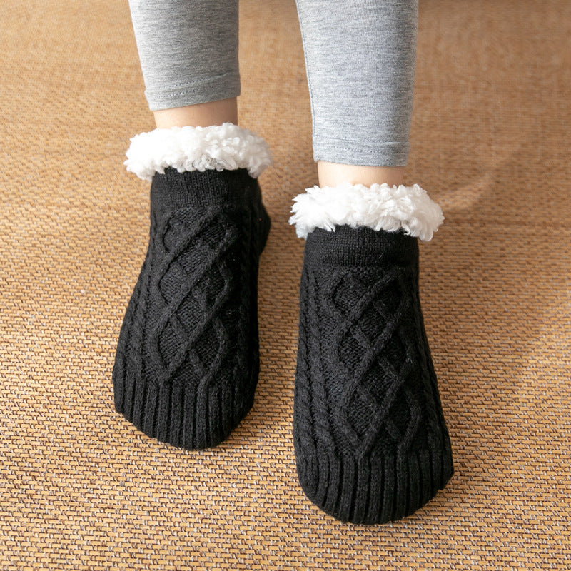 Chaussettes d'hiver antidérapantes en tricot doux pour femme.