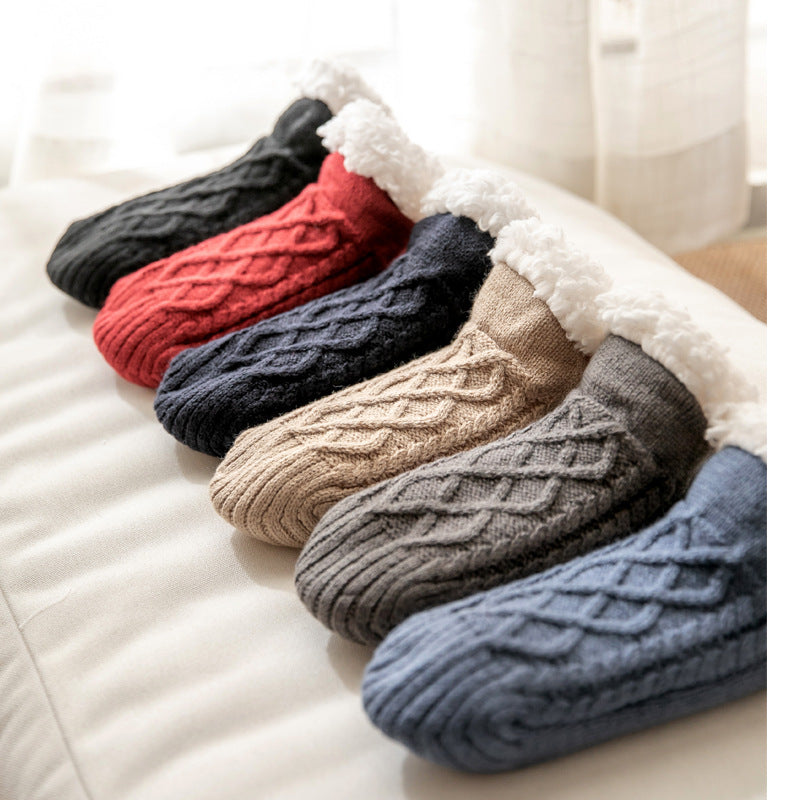 Chaussettes d'hiver antidérapantes en tricot doux pour femme.