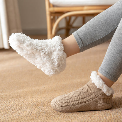 Chaussettes d'hiver antidérapantes en tricot doux pour femme.