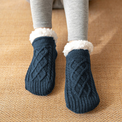 Chaussettes d'hiver antidérapantes en tricot doux pour femme.